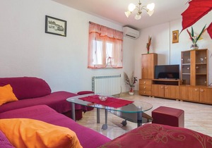 This vacation apartment is located in the small village of Festini.