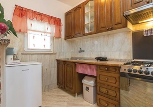 This vacation apartment is located in the small village of Festini.