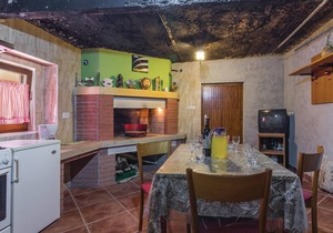 This vacation apartment is located in the small village of Festini.