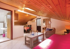 This vacation house is located on the outskirts of the small Istrian village Veliki Vare.