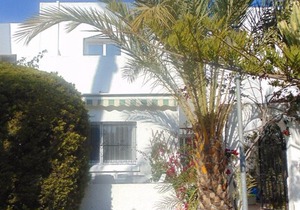 Three bed townhouse in popular complex, lush gardens, pool and Wifi