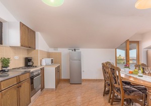 Three-Bedroom Apartment Katalin II in Musalež