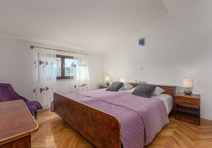 Three-Bedroom Apartment Katalin II in Musalež