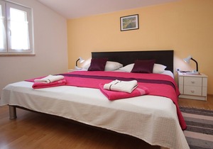 Three-bedroom Apartment on First Floor with Sea View