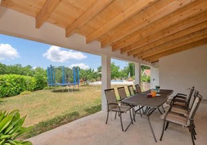 Three-Bedroom Holiday Home In Vinjani Gornji