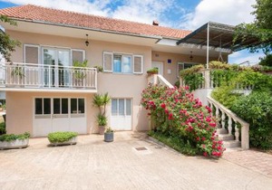 Three-Bedroom Holiday Home In Vinjani Gornji