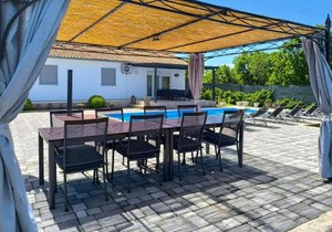 Three-Bedroom Holiday Home In Vinjani Gornji