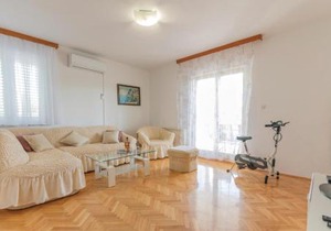 Three-Bedroom Holiday Home In Vinjani Gornji