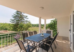 Three-Bedroom Holiday Home In Vinjani Gornji