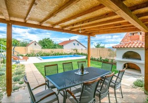 Three-Bedroom Holiday Home In Imotski
