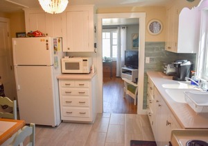 Three bedroom just .6 miles to Glendon Beach