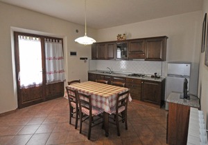 Three-room apartment 6 with swimming pool and WIFI in the Tuscan countryside