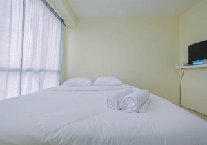 Tifolia Studio Apartment with Double Bed near LRT Station By Travelio