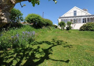 Tillicum - Four Bedroom House, Sleeps 8