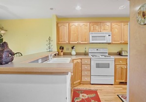 Timbers G-1- Mountain Condo, Gated Resort, Indoor/Outdoor Pools and Hot Tub, Fitness Area, Fishin.