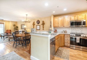 Timbers I-1- Mountain Condo, Gated Resort, Indoor/Outdoor Pools and Hot Tub, Fitness Area, Fishin.