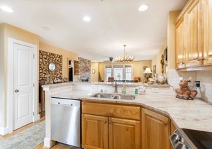 Timbers I-1- Mountain Condo, Gated Resort, Indoor/Outdoor Pools and Hot Tub, Fitness Area, Fishin.