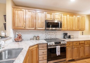 Timbers I-1- Mountain Condo, Gated Resort, Indoor/Outdoor Pools and Hot Tub, Fitness Area, Fishin.