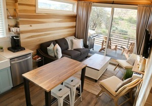 Tiny‑Home W/King Bed, Fire Pit & Monument Views