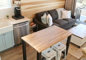 Tiny‑Home W/King Bed, Fire Pit & Monument Views