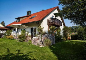 Top 97,5 qm Ferienwohnung im Allgäu, Balkon und Parkplatz