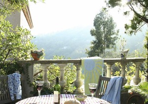 Top Apartment with air conditioning and * Large Heated Pool *