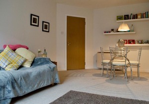 Top Floor 2 Bedroom Flat In Edinburgh