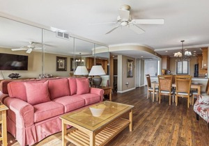 Top Floor Condo. Beautiful Ocean Views. Great Mid-Island Location