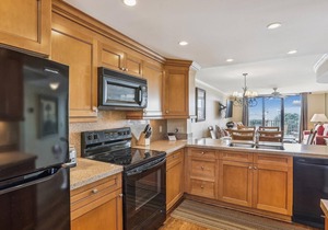 Top Floor Condo. Beautiful Ocean Views. Great Mid-Island Location