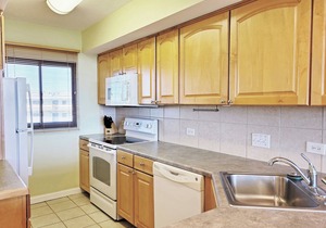 Top Floor Condo Across from Beach Access, Balcony, Pool, Grill Area, Elevator