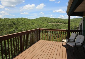 Top Floor Eagles Nest Condo with Pool and Hot Tub and Lake Views close to SDC