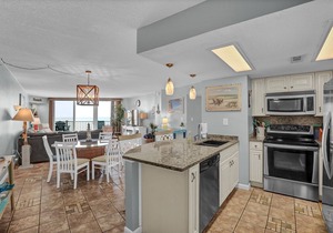 Top floor, oceanfront views!