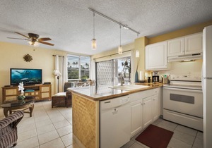 🏖️Top Floor with Ocean Views| Convenient Location🏖️