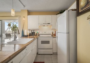 🏖️Top Floor with Ocean Views| Convenient Location🏖️