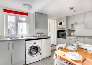 Top Step Cottage - Two Bedroom House, Sleeps 3