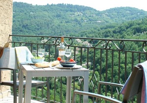 Top Studio with * Large Heated Pool *
