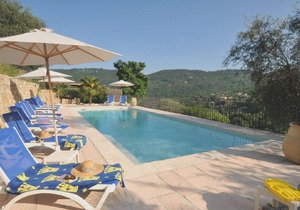Top Studio with * Large Heated Pool *