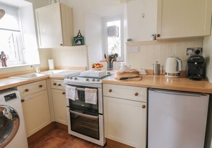 TOWN HEAD COTTAGE, family friendly, with open fire in Grassington
