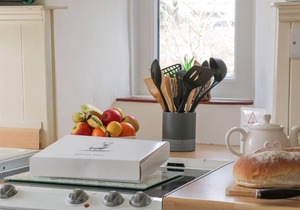 TOWN HEAD COTTAGE, family friendly, with open fire in Grassington