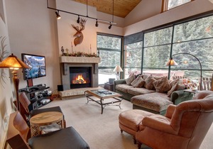 Townhome with Private Hot Tub, Garage and W/D and Private Grill!