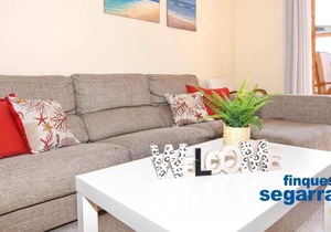 Townhouse with communal area with pool