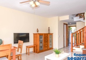 Townhouse with communal area with pool