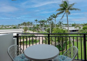 Tradewinds 406- Amazing Coastal Cottage Beachside Condominium at the Tradewinds on Marco Island!