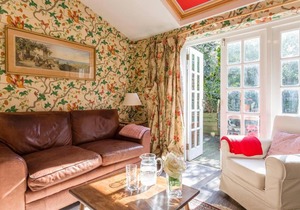 Traditional and Colourful 2BR Garden Flat in Parsons Green