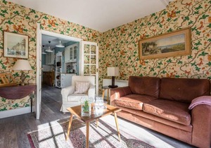 Traditional and Colourful 2BR Garden Flat in Parsons Green