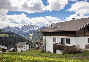 Traditional Apartment "Confolia 2" with Balcony, Mountain View & Wi-Fi