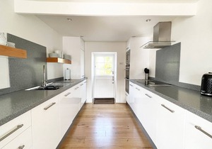 Traditional Cornish Cottage on Charlestown Harbour, parking, beach & pubs