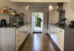 Traditional Cornish Cottage on Charlestown Harbour, parking, beach & pubs