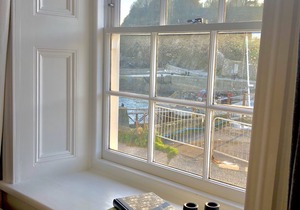 Traditional Cornish Cottage on Charlestown Harbour, parking, beach & pubs