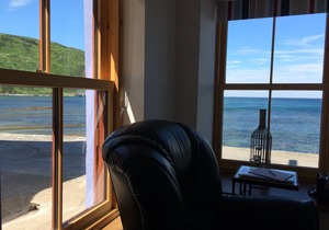Traditional Fisherman's Cottage directly on the sea wall.